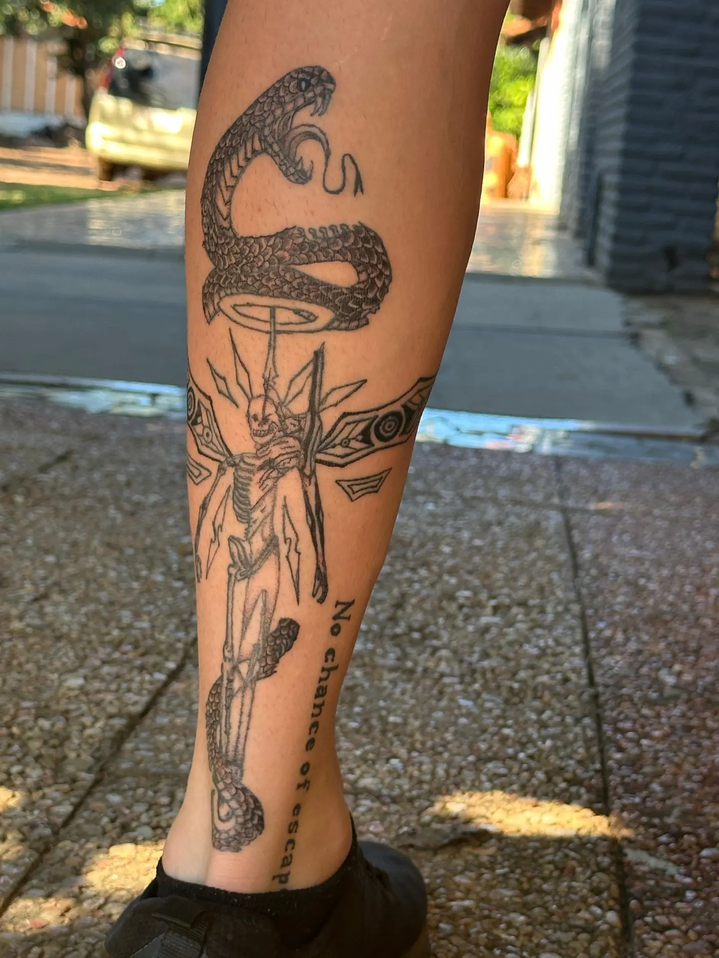Tatuaje en la pierna hecho en Lindo Dia Tattoo Studio